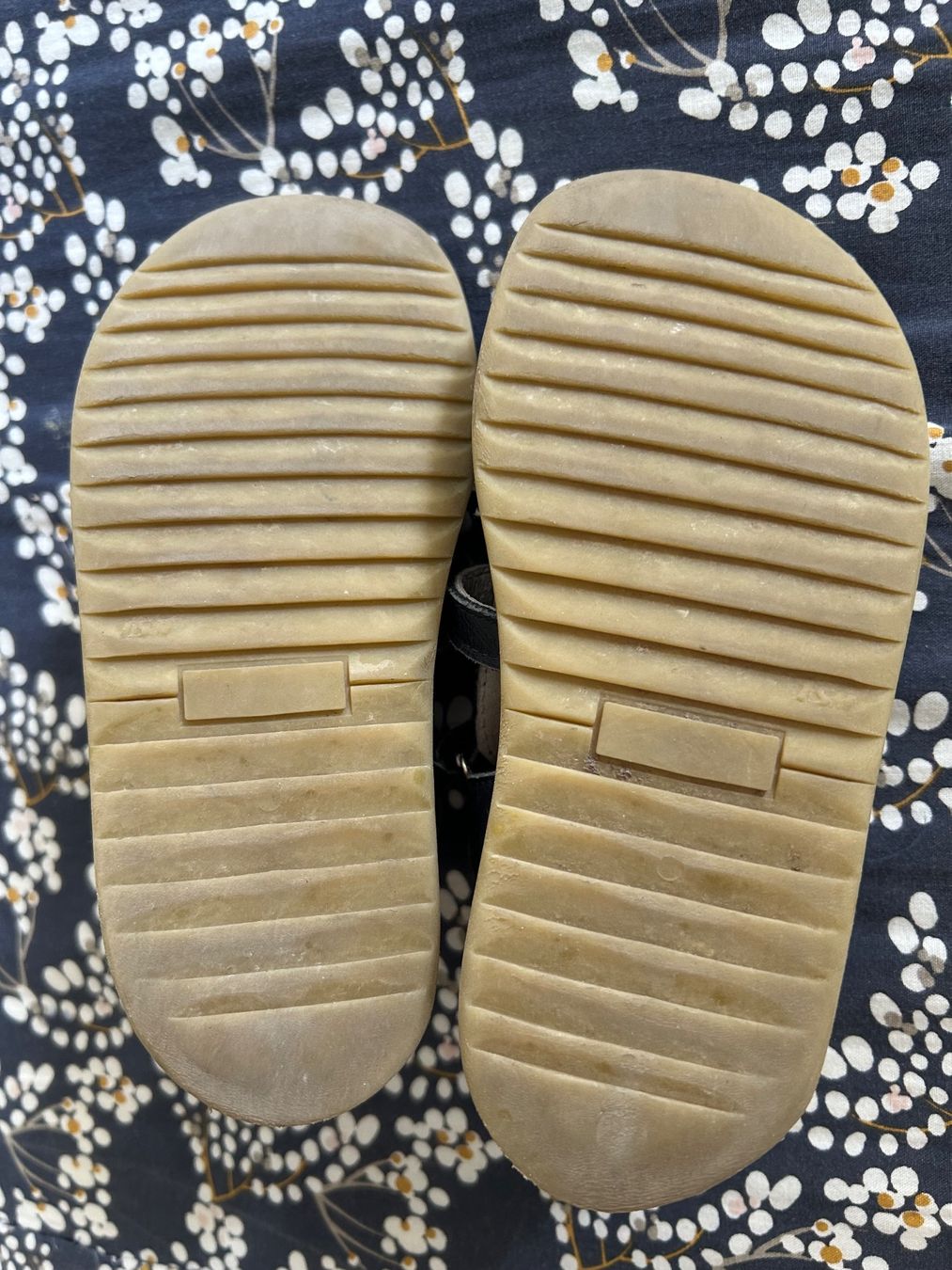 Scarpe per ragazzi: Sandales cuir taille 27 – Nuovo (secondo la descrizione) da Lausanne venduto da SaraSkjellaug 1