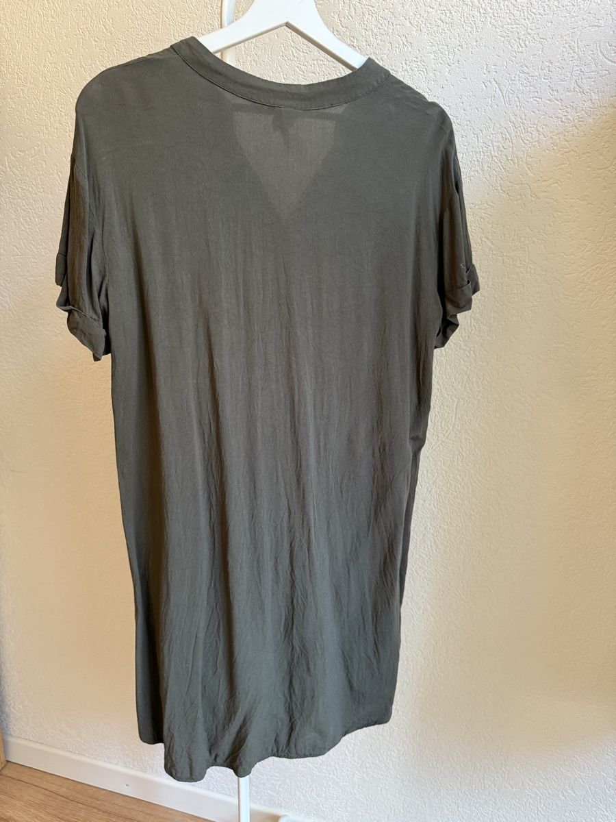 H&M Tuniques: Tunique vert kaki H&M, t.S/36 – D'occasion à Tavannes par Thriftshop 1