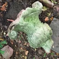 Antikes Kapitell / Garten-Skulptur aus Naturstein