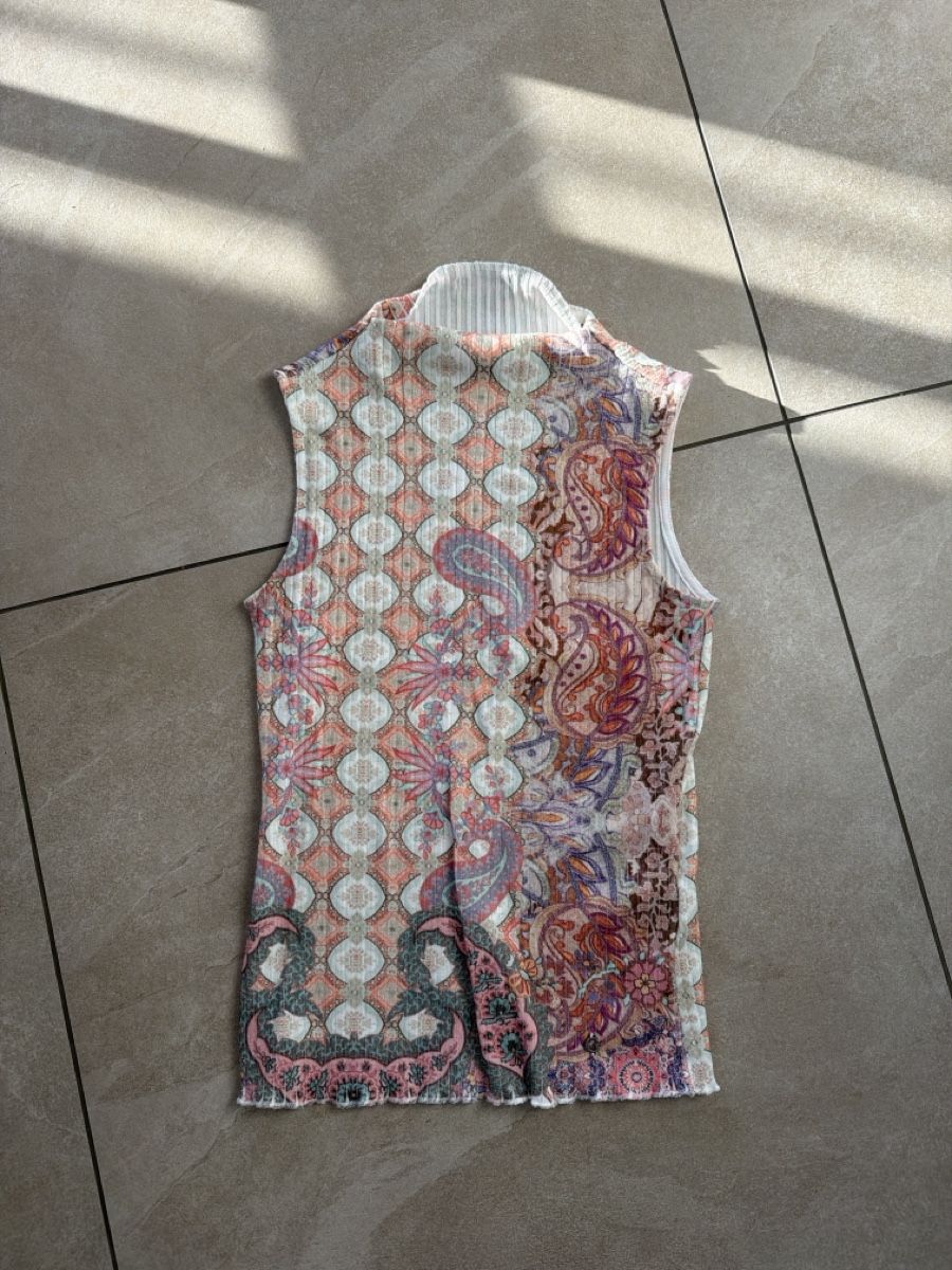 Guess Tops: Top guess  – D'occasion à Fétigny par Titou2010
