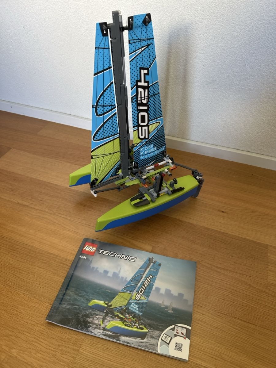 Lego Baukästen: Lego Technic 42105 Katamaran – Gebraucht aus Zuerich von Elduende