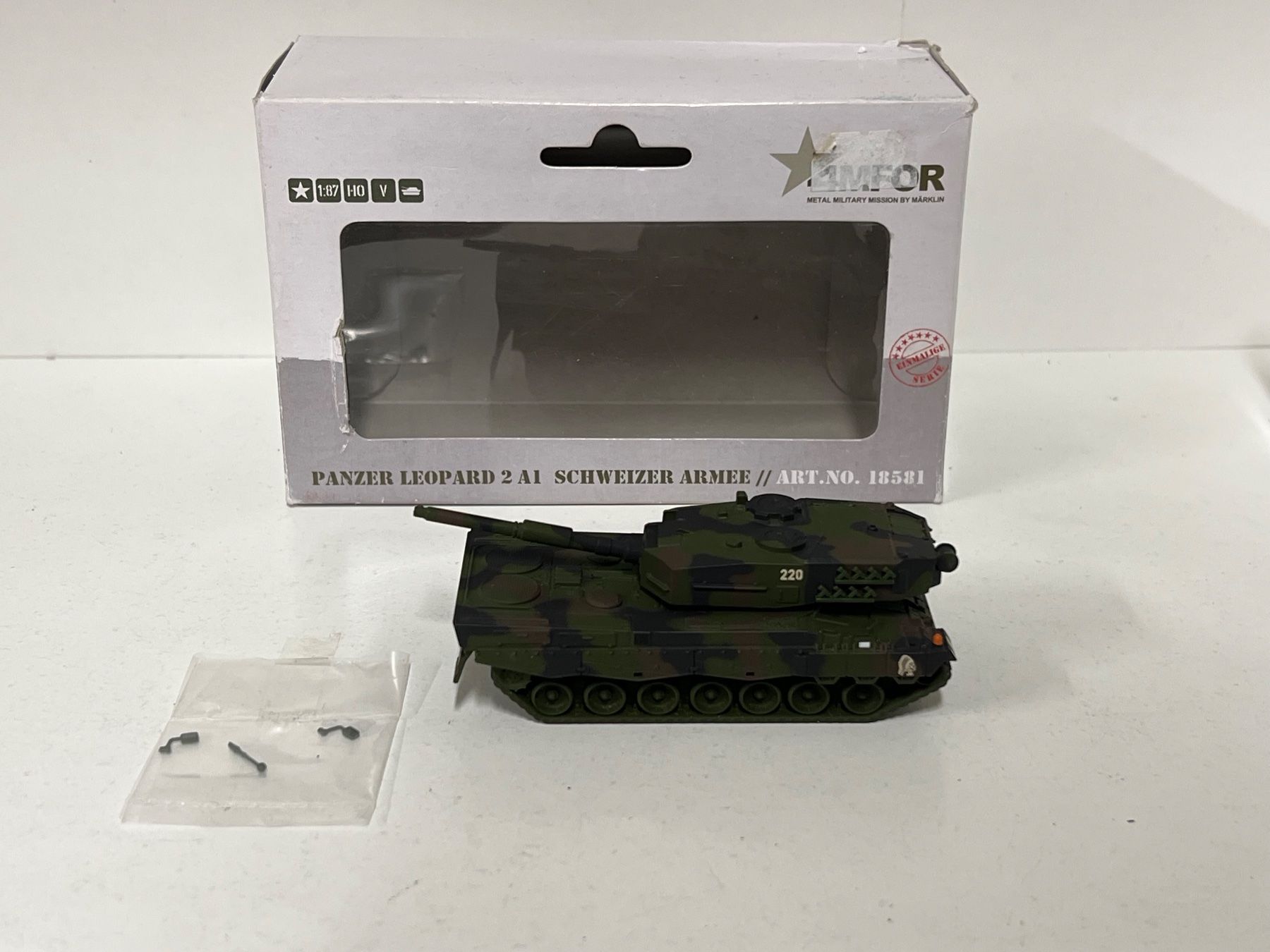 Liliput Modellini di ferrovie: 4MFOR PANZER LEOPARD 2 AI SCHWEIZER ARMEE H0 1:87 – Usato da Geroldswil venduto da TopTrain54
