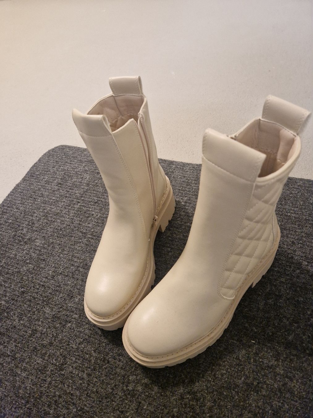 Zalando Scarpe da donna: Stiefeletten beige, 38, neu! – Nuovo (secondo la descrizione) da Birr venduto da Daria_secondhand 1