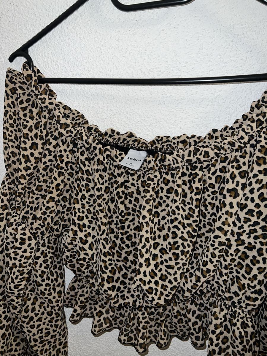 Top: Off-Shoulder-Top mit Leopardenmuster, Gr. M – Usato da Oberentfelden venduto da Dianaaaaaa 1