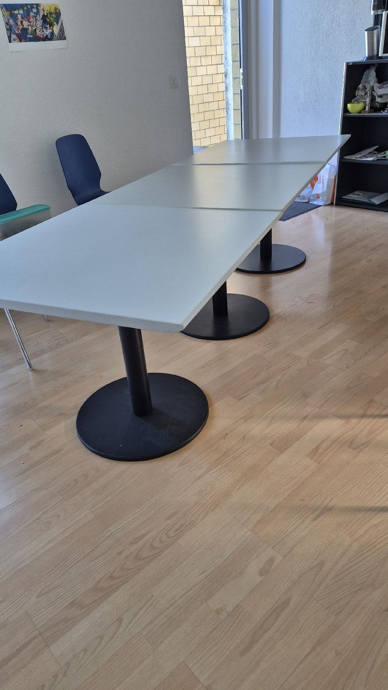 Tavoli: 3 Stk. Tische 90 x 90cm – Usato da Hofstetten ZH venduto da fabi043