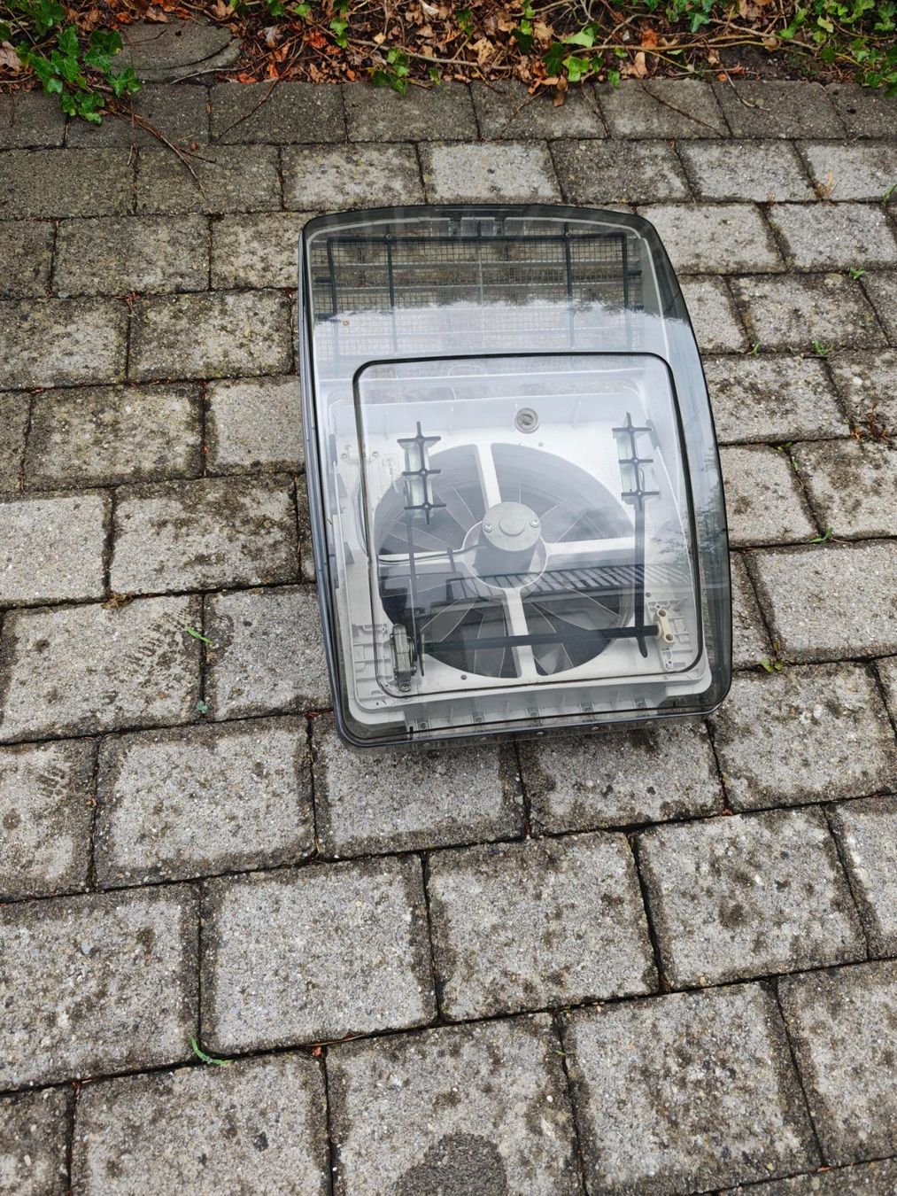 Sonstiges Campingzubehör: Maxfan - Dachventilator für  Wohnmobil oder Wohnwagen – Gebraucht aus Fulenbach von Chwinpat 1