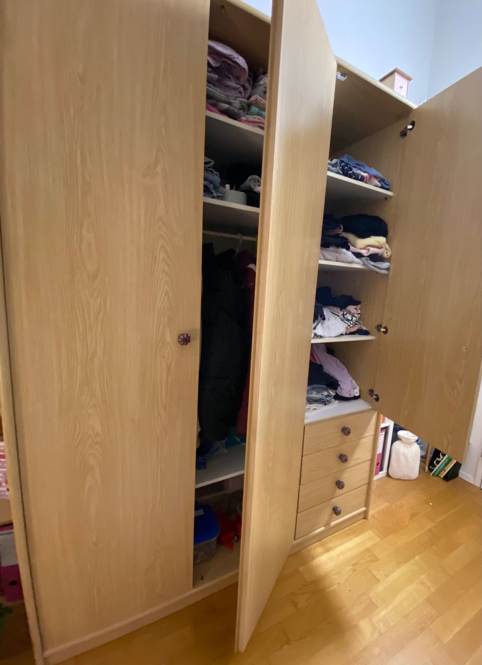 Armadi: Brauner Holzkleiderschrank – Usato da Mettmenstetten venduto da Sternenzauber03 1