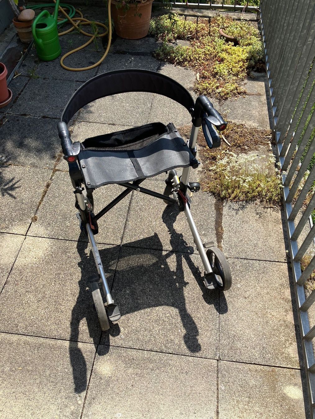 Aides à la marche: Rollator mit Einkaufstasche – D'occasion à Pfeffingen par Deggaff 1