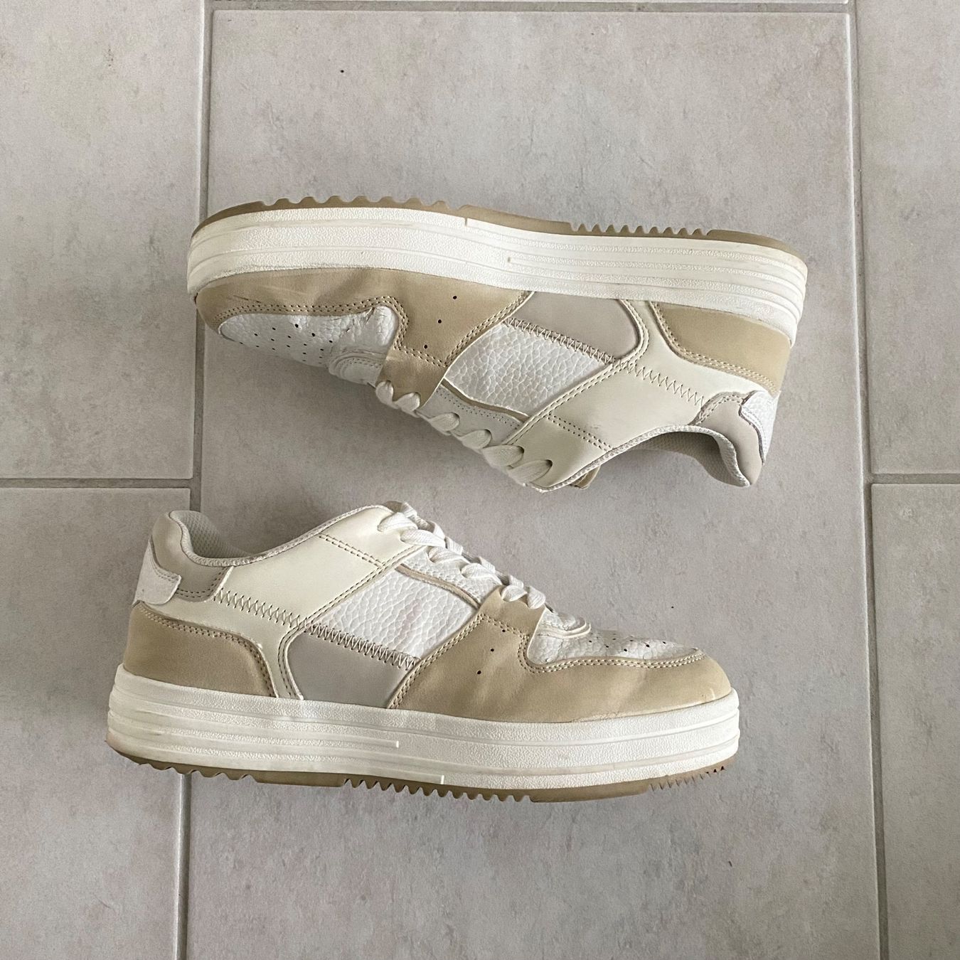 Bershka Scarpe da uomo: Bershka Chunky Sneaker in Beige - Gr. 40 – Usato da Brittnau venduto da iBazuka