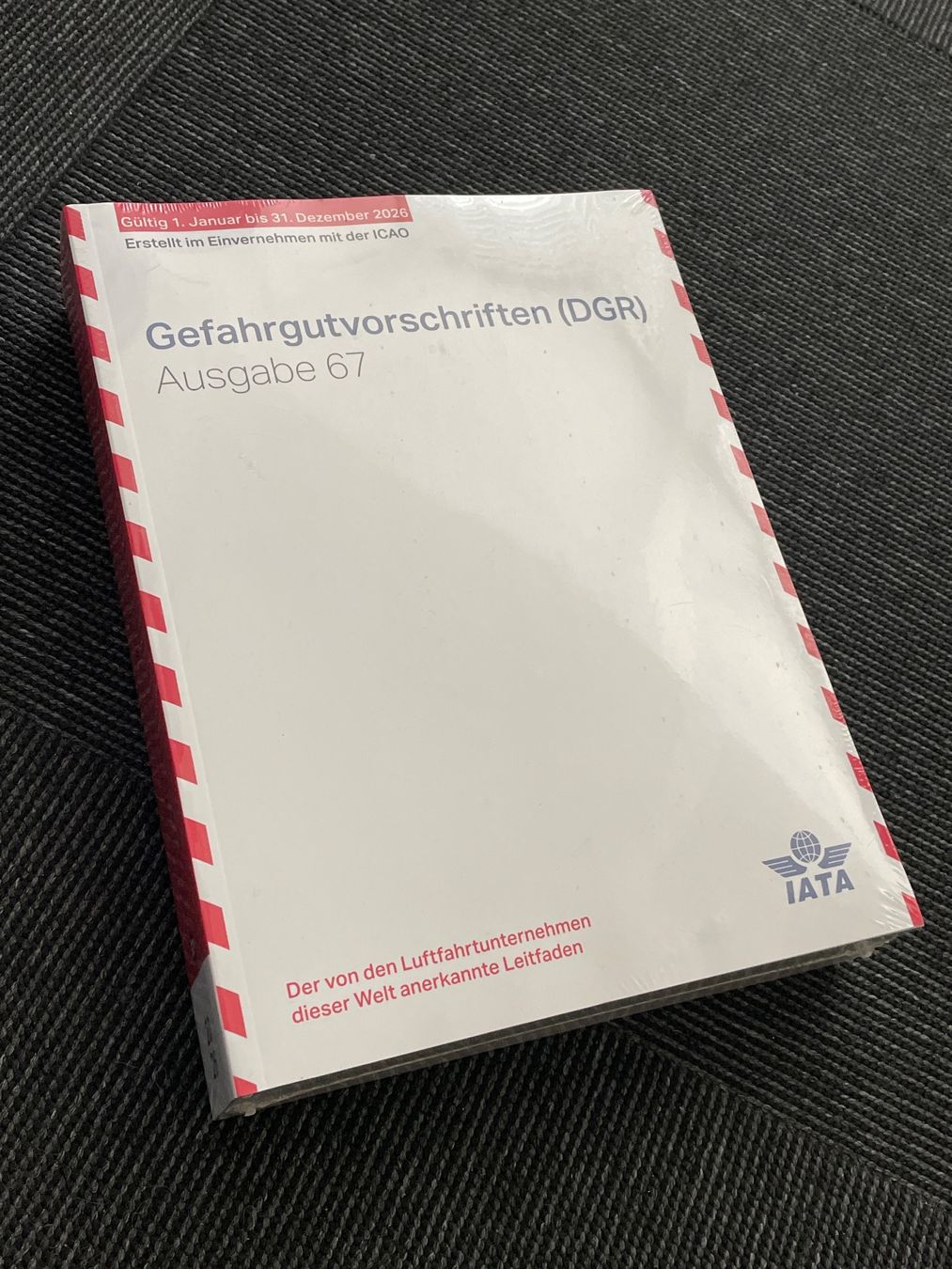 Libri: IATA Gefahrgutvorschriften – Nuovo e nell'imballaggio originale da Zürich venduto da plumita