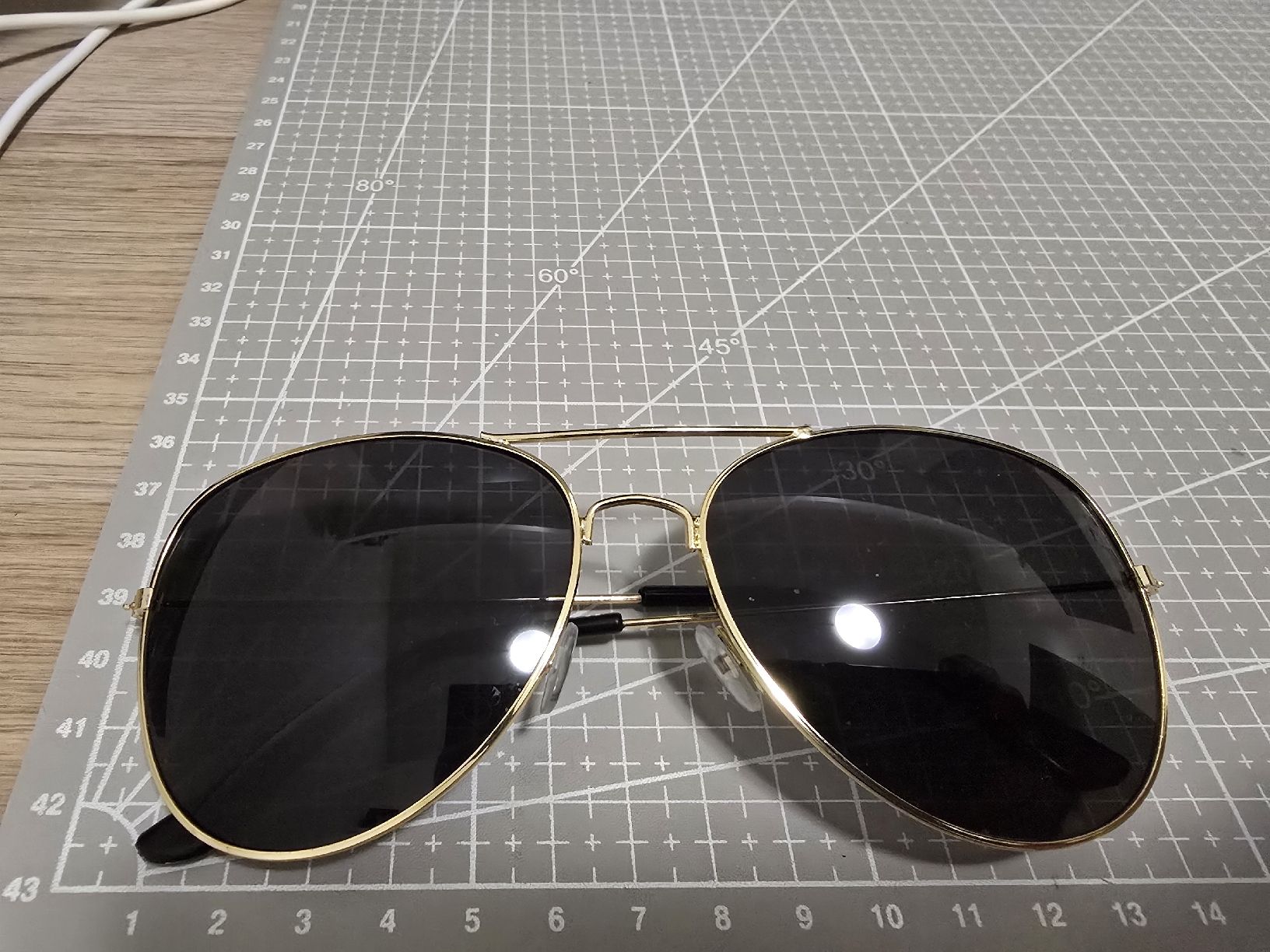 Occhiali & Lenti: Sunglasses gold frame aviator style – Nuovo (secondo la descrizione) da Zürich venduto da fin_2vqm 1