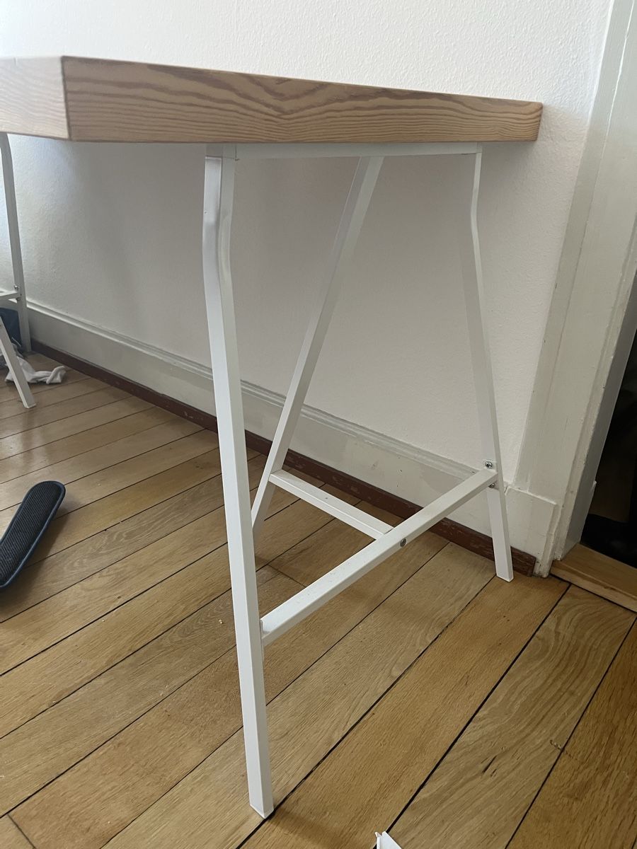 Ikea Scrivanie: Schreibtisch – Usato da Basel venduto da hel_9xqp 1