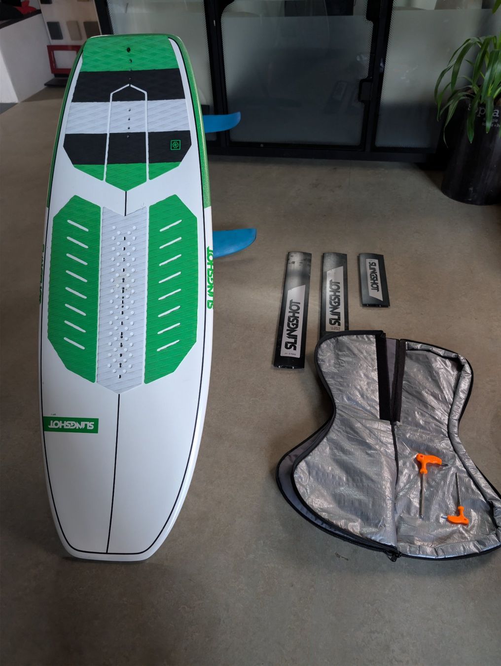 Slingshot Tavole da surf e di nuoto: Wakefoil / Wakesurf Slingshot – Usato da Ormalingen venduto da sopra_energie 1