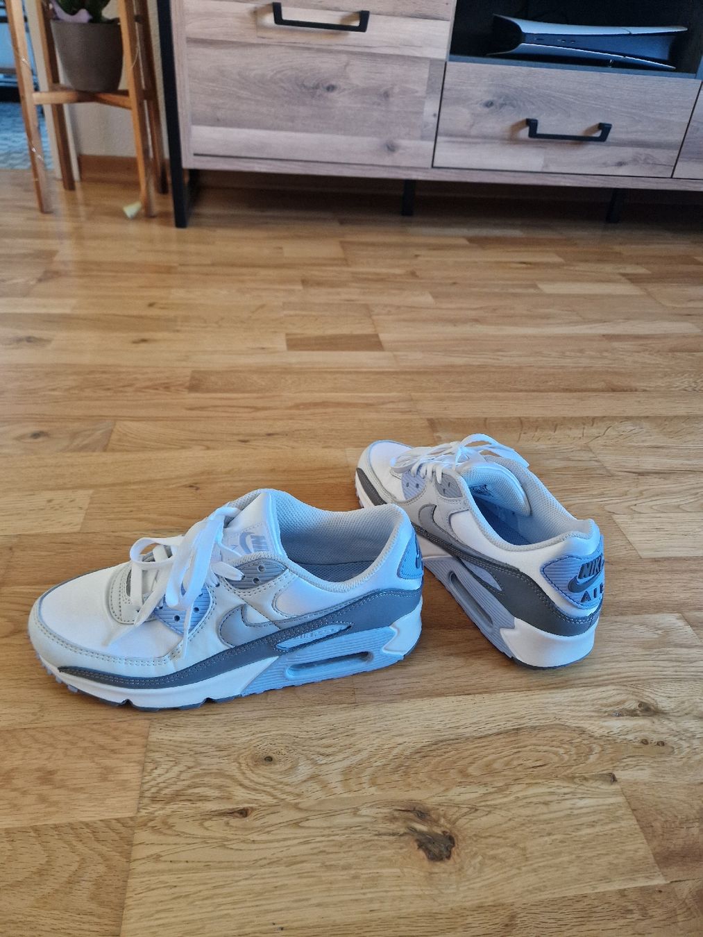 Nike Scarpe da donna: Nike AIR MAX 90 White/Grey – Usato da Therwil venduto da che_8yn7 5