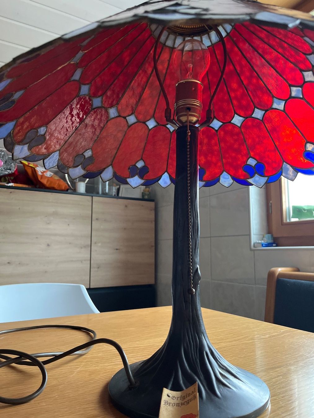 Lampes: Alte Tischlampe mit Bleiverglasung – D'occasion à St.Pantaleon par loewin71 1