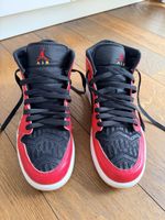 Jordan: 1 Mid Turnschuhe rot/schwarz Grösse 40 gebraucht