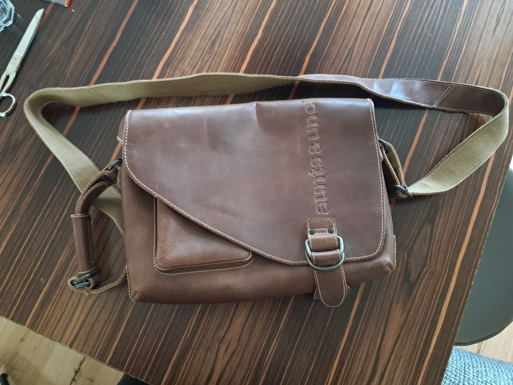 Aunts & Uncles Valigie & Borse: Aunts & Uncles "Judd" Ledertasche Gr.M Messenger Bag - Top! – Usato da Glarus venduto da mikatante 4