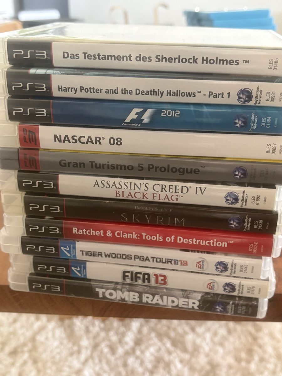 Sony Consoles: PS3 Superslim + 2 Dualshock + 11 Games – D'occasion à Mézières FR par kod_kp5z 1