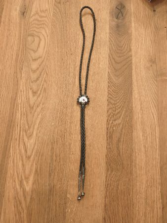 Zuni-Bolo-Krawatte im Sonnen-Design