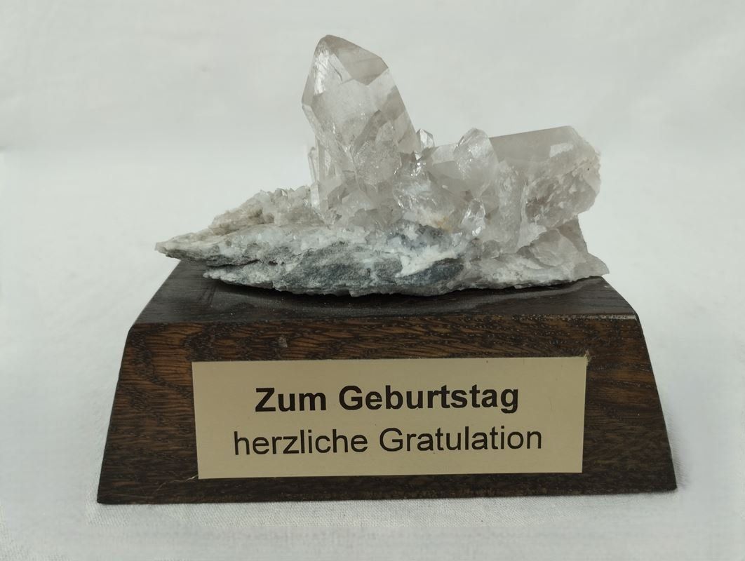 Mineralien & Heilsteine: Bergkristall "Herzliche Gratulation" – Gebraucht aus Schübelbach von Restwert_Schubelbach