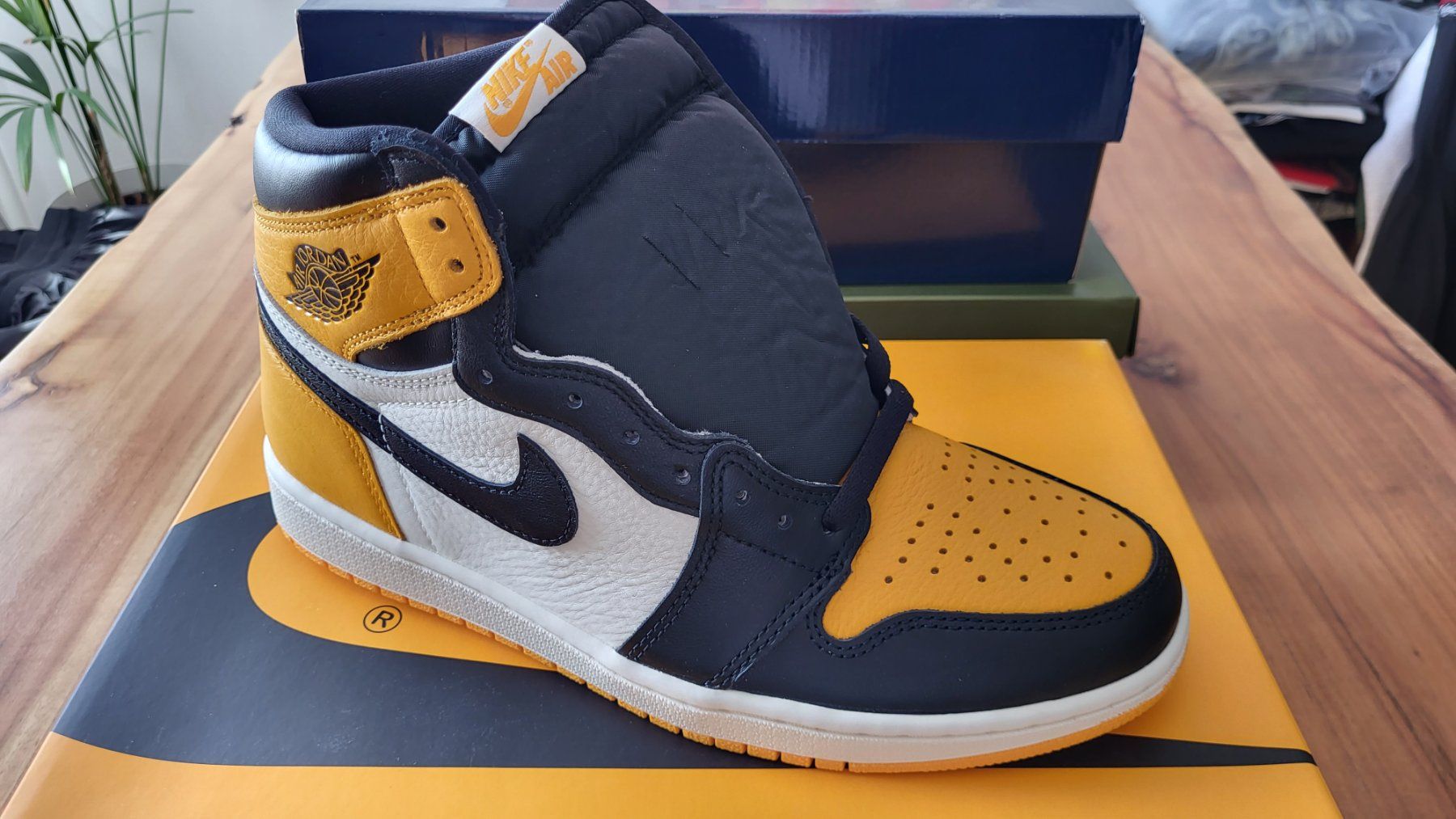 Jordan Herrenschuhe: Jordan 1 retro OG high " Taxi" – Neu und originalverpackt aus Bern von Sneakerheadz