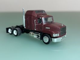 MACK Lkw mit Sattelauflieger *  HERPA 1:87