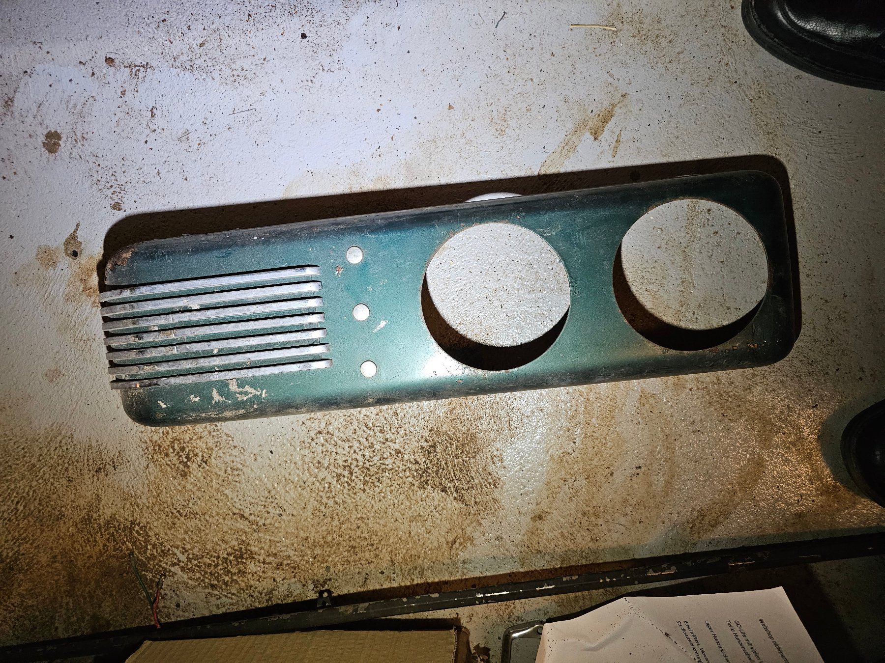 Tutti pezzi di ricambio auto: Oldtimer Armaturenbrett Blende 50er Jahre – Usato da Rottenschwil venduto da epaveart 1