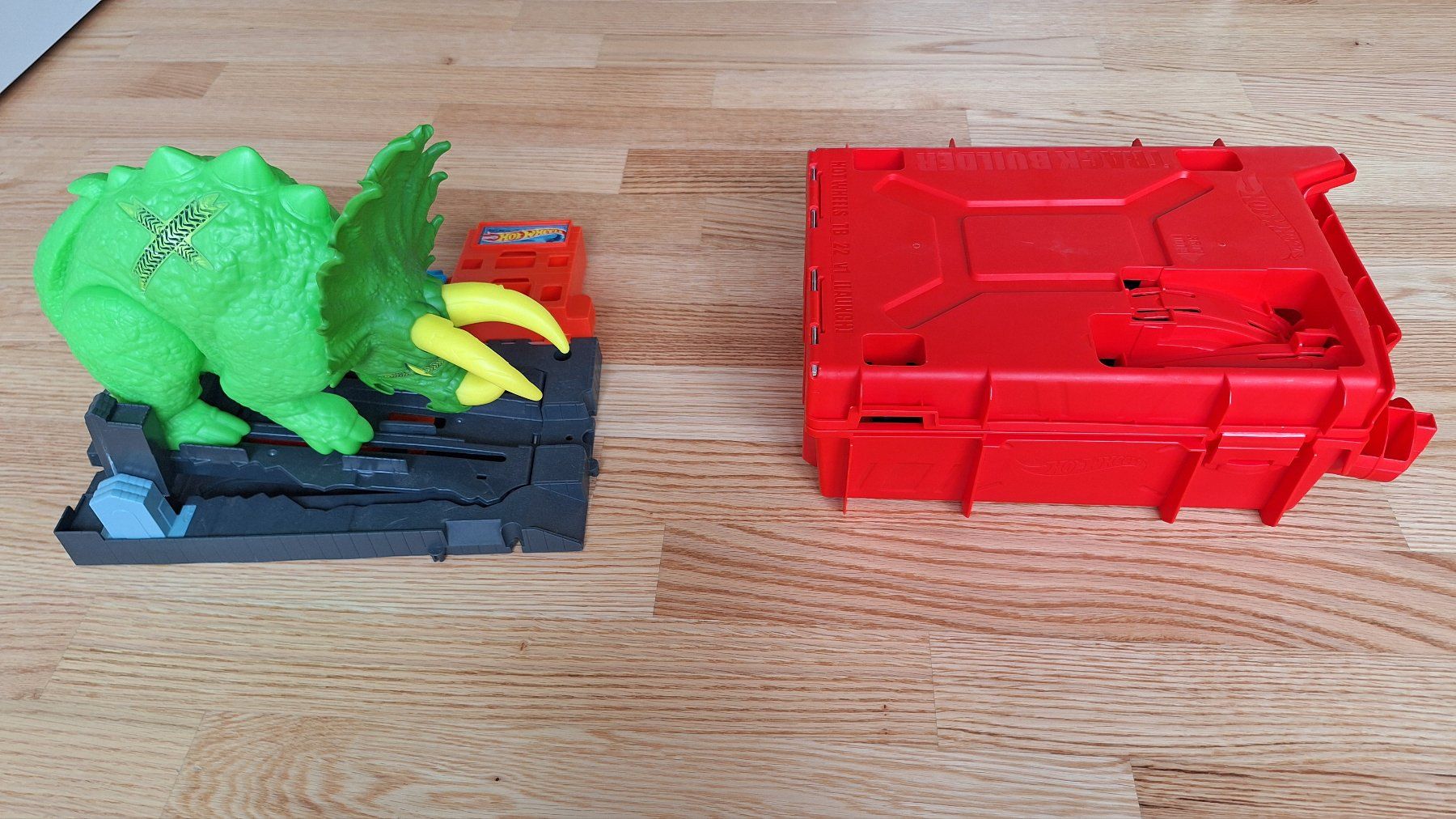 Hot Wheels Spielzeuge: Hot Wheels Set, guter Zustand – Gebraucht aus Zürich von reg_qs55 1