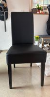 Schwarze Stühle