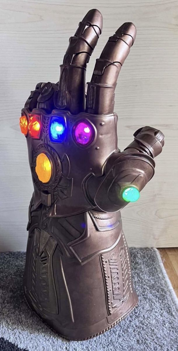 Marvel Statuette: Infinity Gauntlet Marvel Spielzeug mit Licht – Nuovo (secondo la descrizione) da Dietikon venduto da Mono7.3. 1