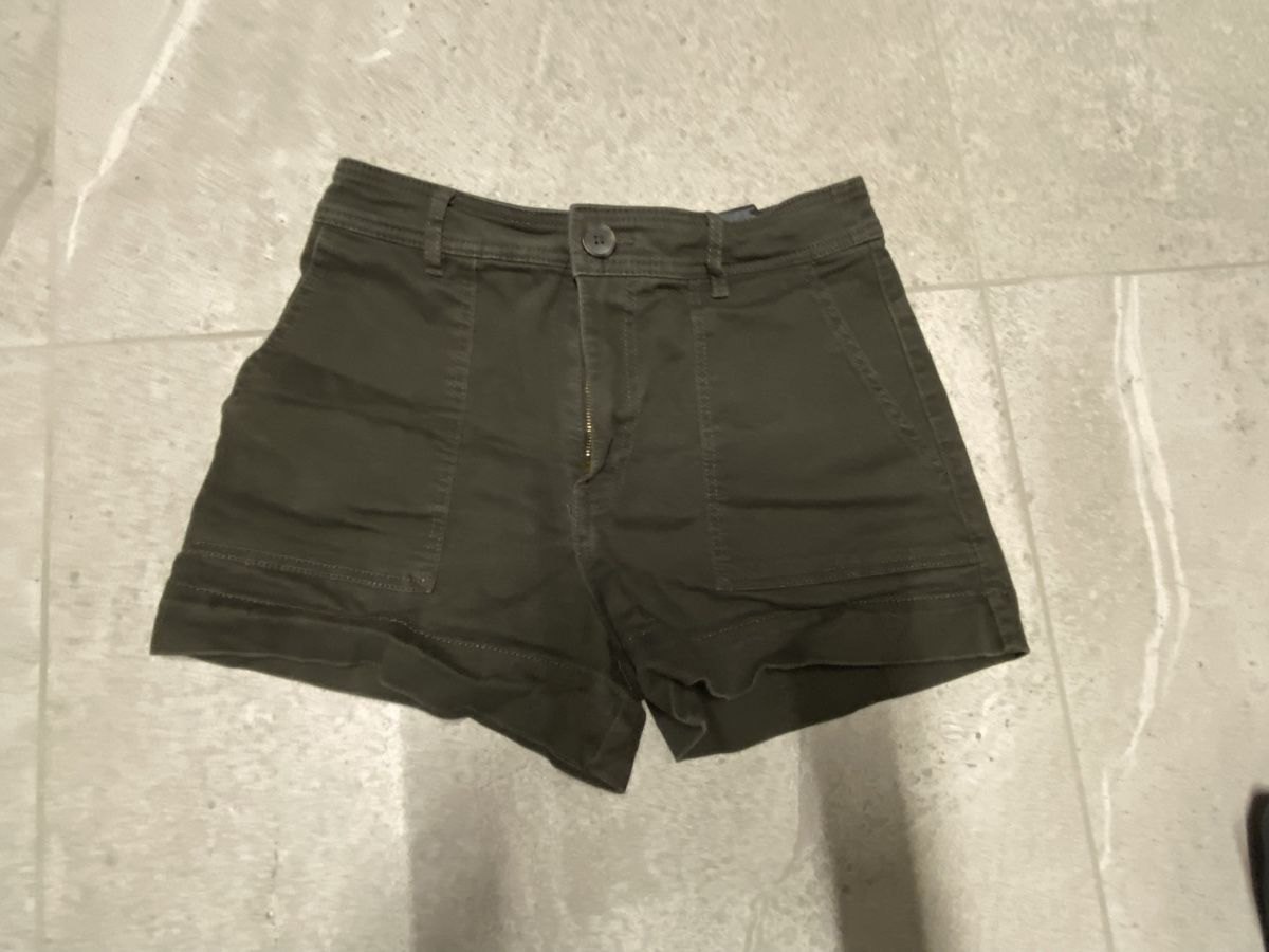 Pantalons: Short M – D'occasion à Salvenach par gwenwywar