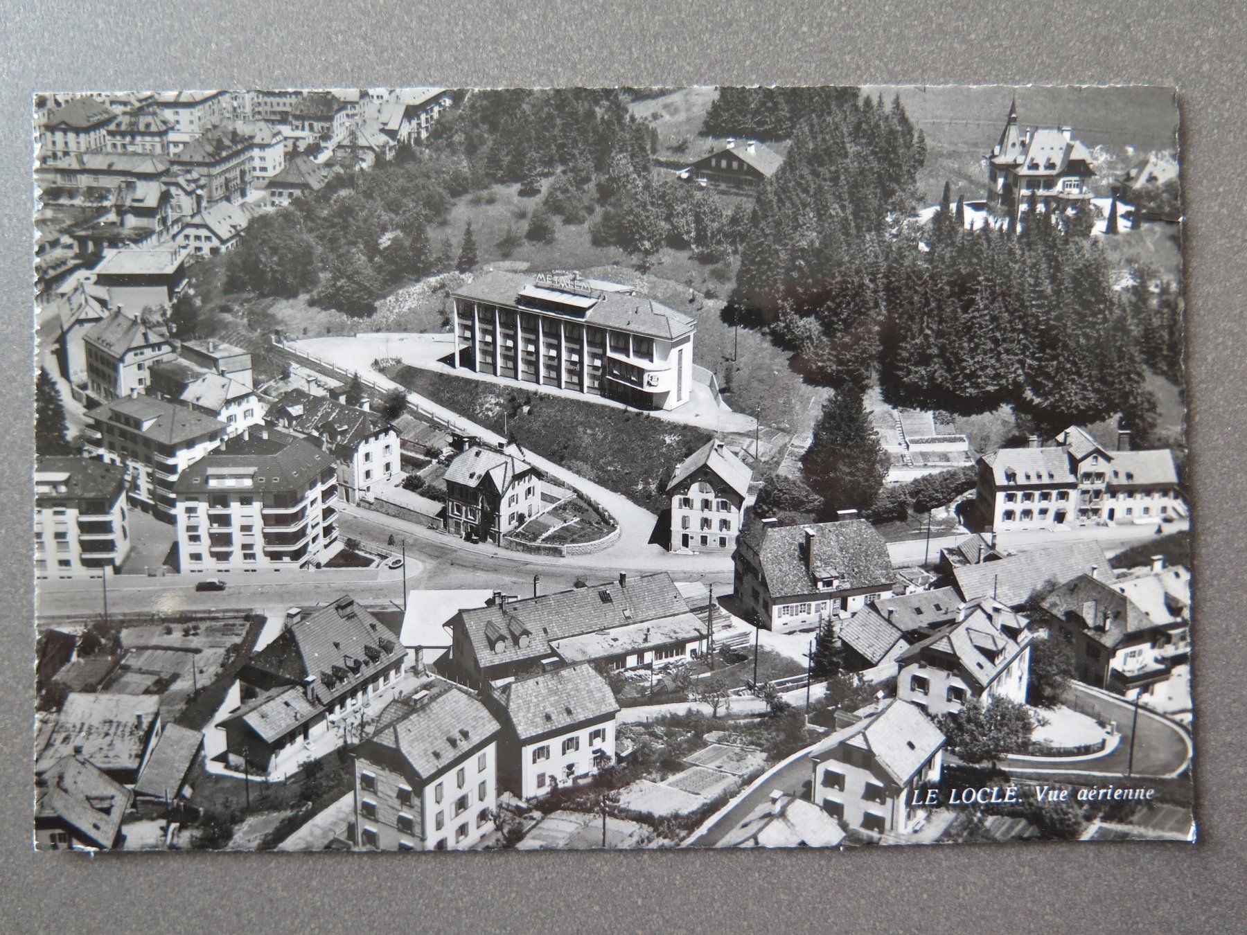 Cartoline postali: LE LOCLE - VUE AÉRIENNE – Usato da Wittenbach venduto da lipasal