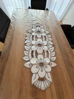Schöner Tischläufer/Tischdecke mit Blumenmuster, neuwertig