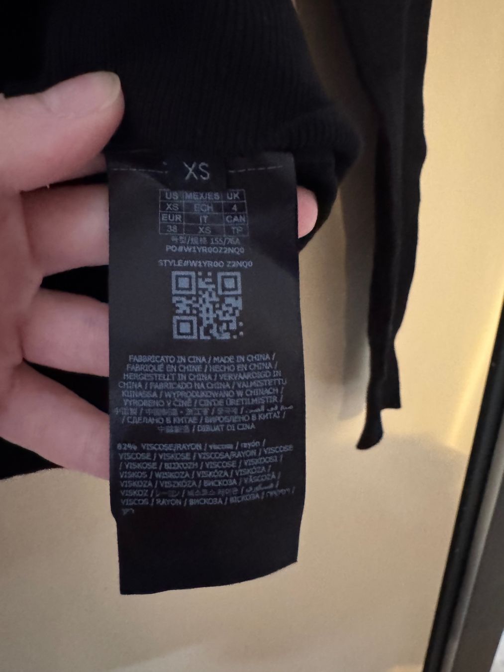 Guess Maglioni & Felpe: Guess pullover with strass XS – Usato da Lumino venduto da mar_9pn2 2