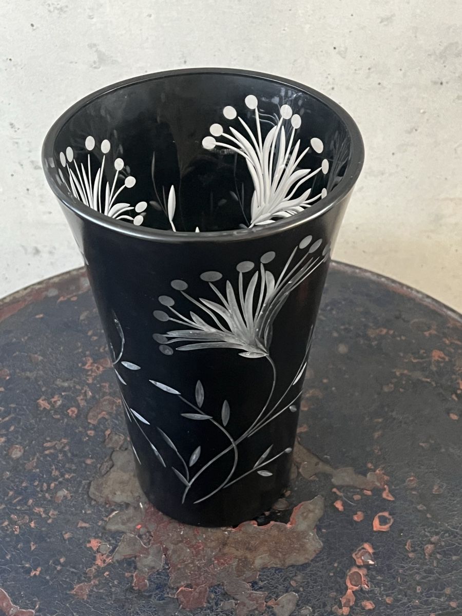 Vasi & Recipienti: Antike Glasvase mit eingeschliffenen Blumen – Usato da Wabern venduto da La-Vitrine 3