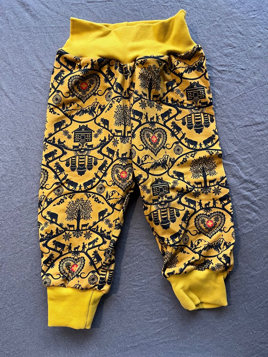 Hosen: 1 Kinderhose selbst genäht – Neu und originalverpackt aus Büsserach von bor_s88m