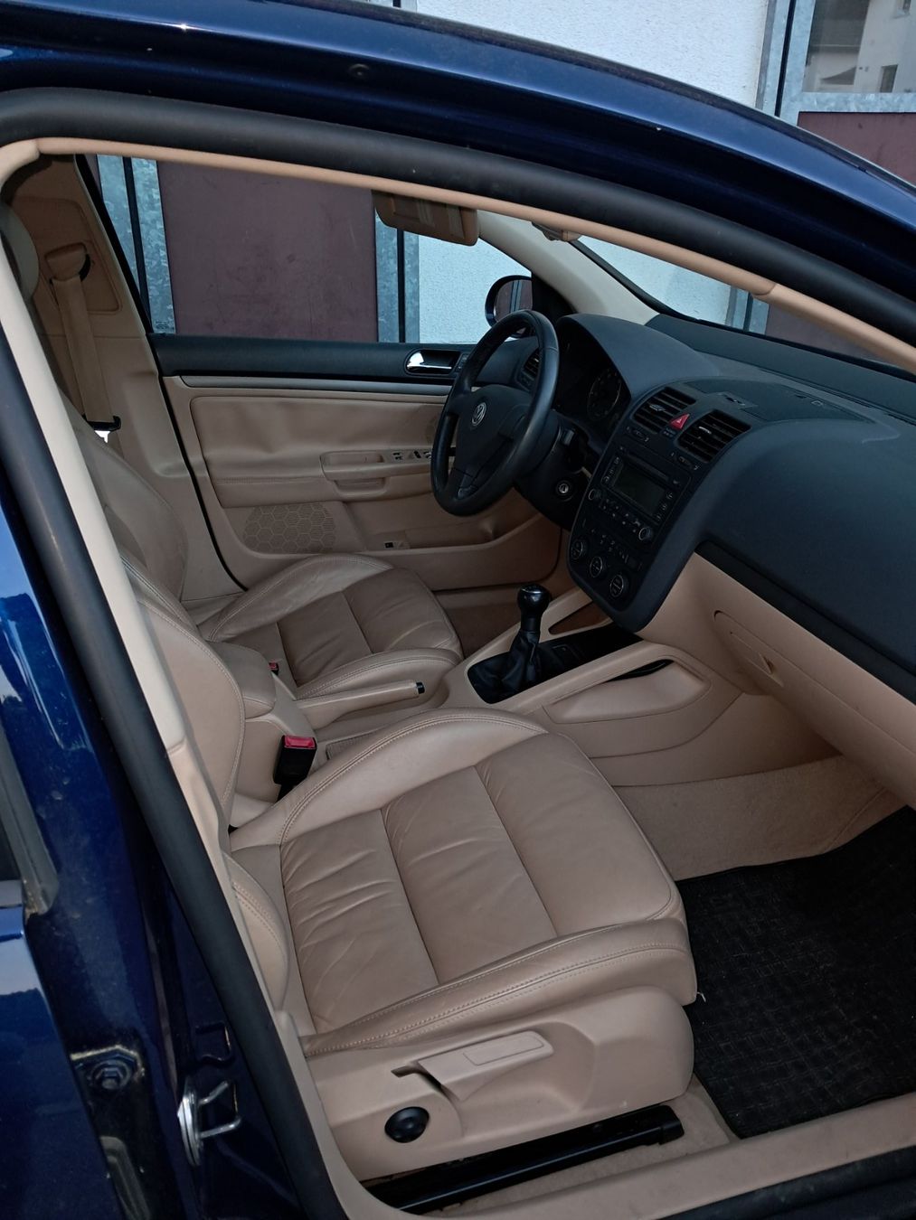 VW Automobili: VW GOLF 5  2.0FSI – Usato da Goldingen venduto da Koffer1.4 2