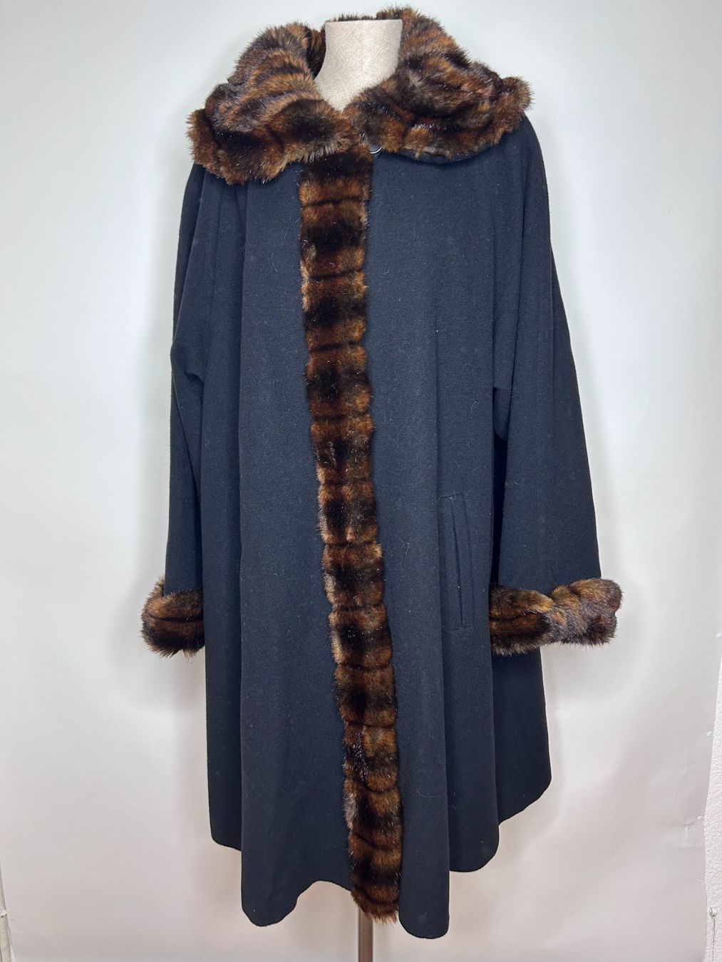 C&A Cappotti: C&A Canda Mantel aus Wolle – Usato da St. Gallen venduto da look-twice