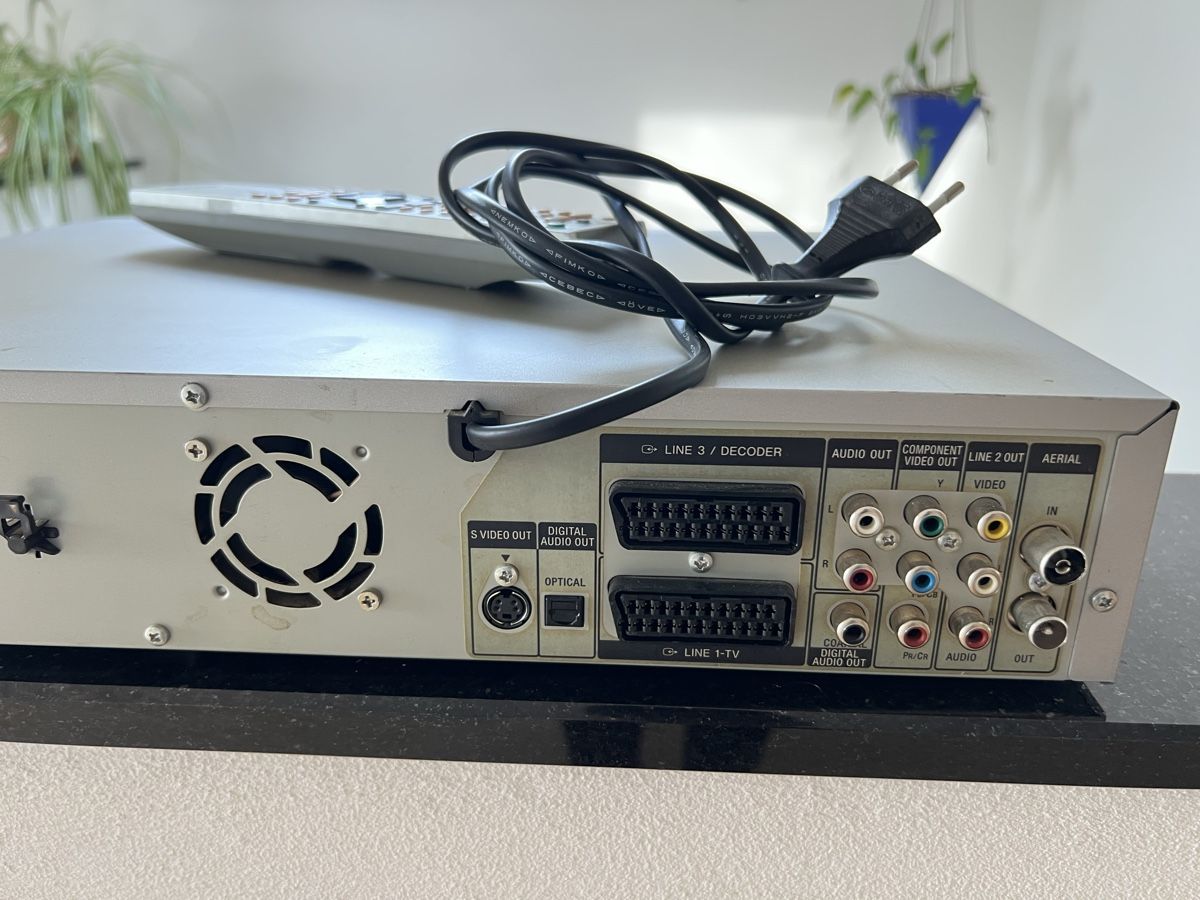 Sony Registratori: SONY DVD & VHS-Videorecorder RDR-VX420 – Usato da Schongau venduto da Retro_Shop 7
