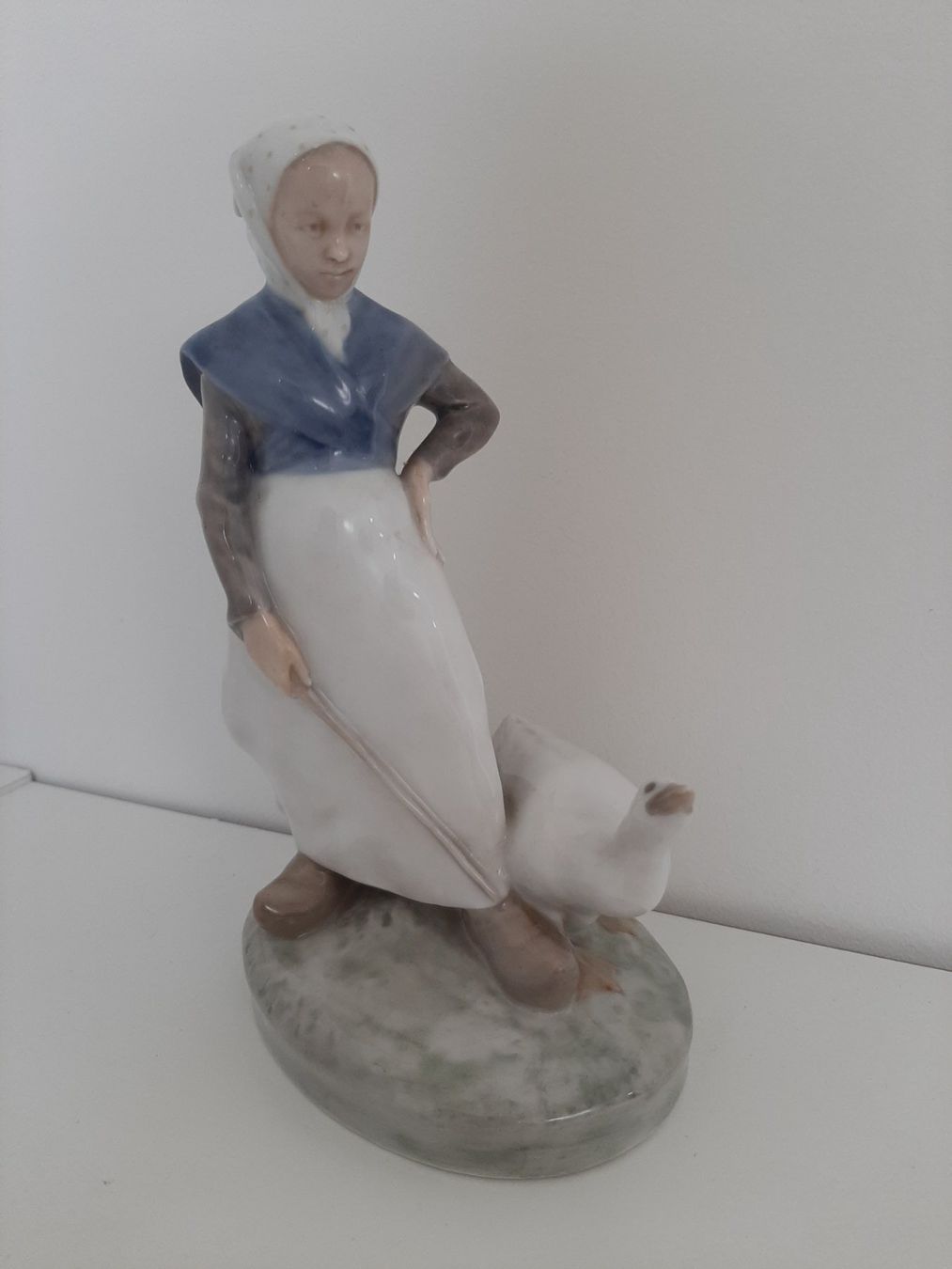 Royal Copenhagen Figuren: Die Gänsehüterin Royal Copenhagen Figur – Gebraucht aus Hinwil von Chnap