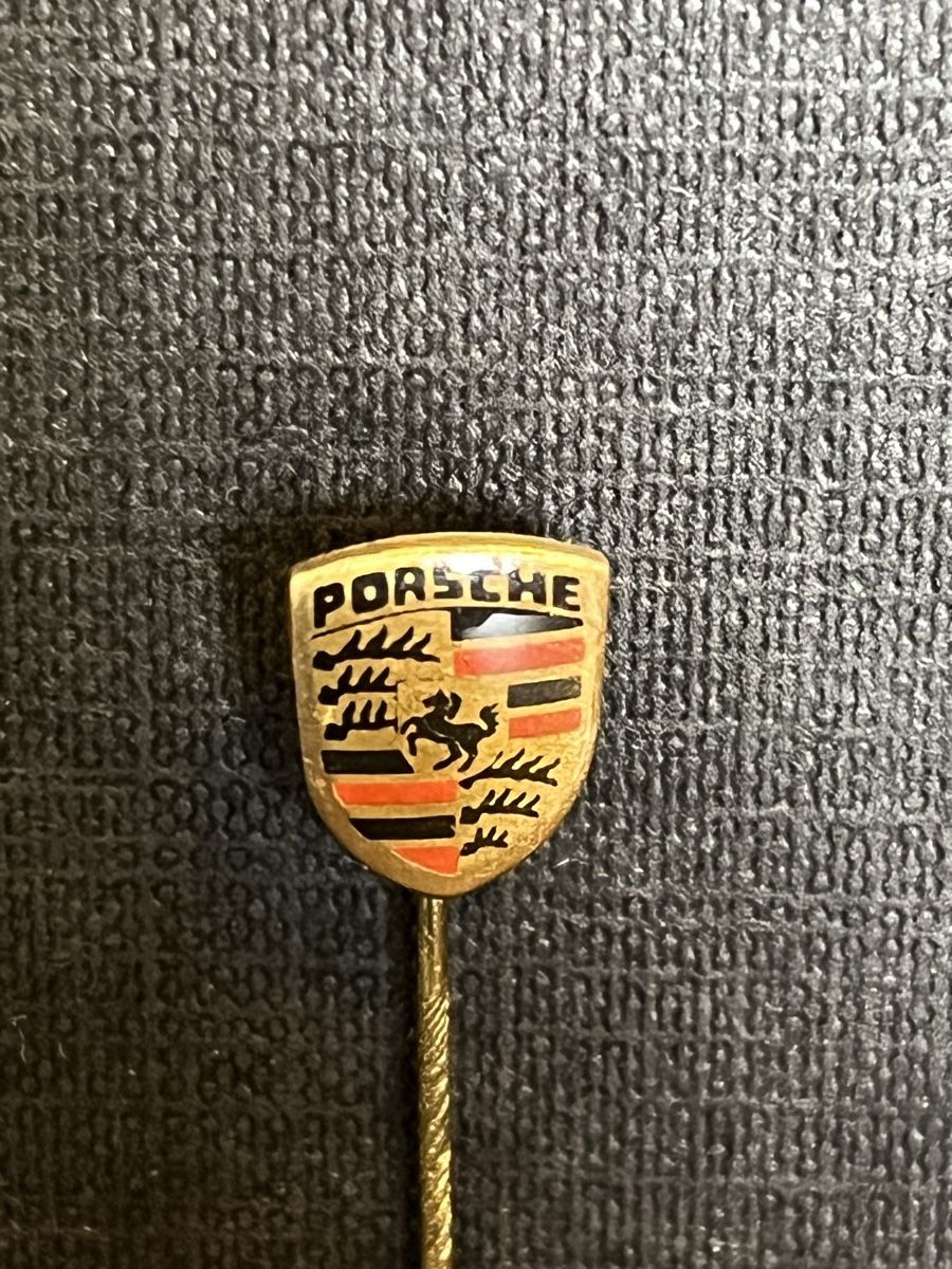 Spille & Fermagli: Anstecknadel Porsche – Usato da Münchenstein venduto da Sozial_Labor_Brocki 1