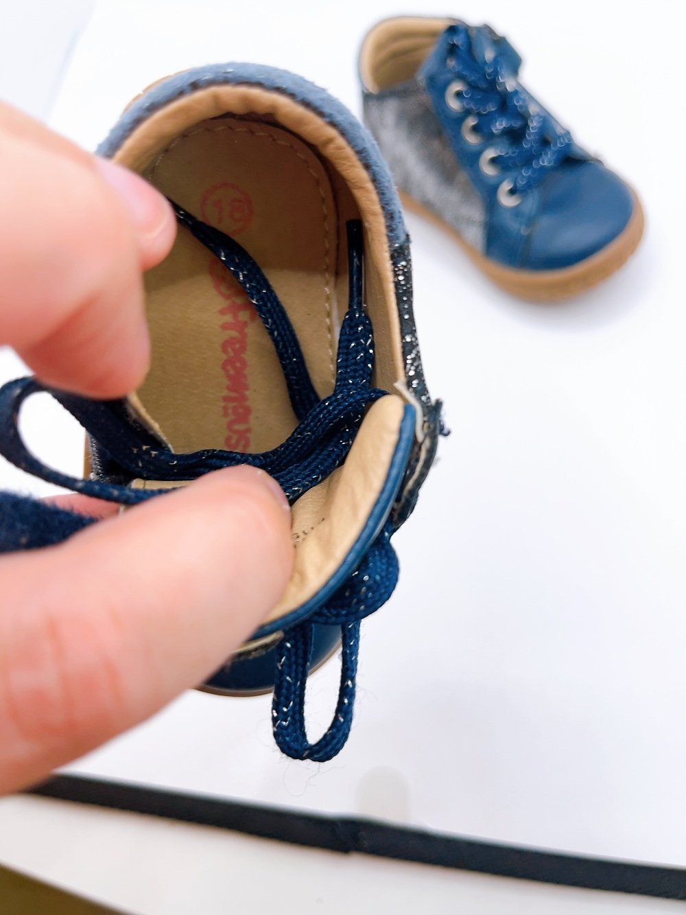 Scarpe per ragazzi: Scarpe con lacci e velcro primi passi taglia 18 – Usato da Vacallo venduto da olg_7nvc 2