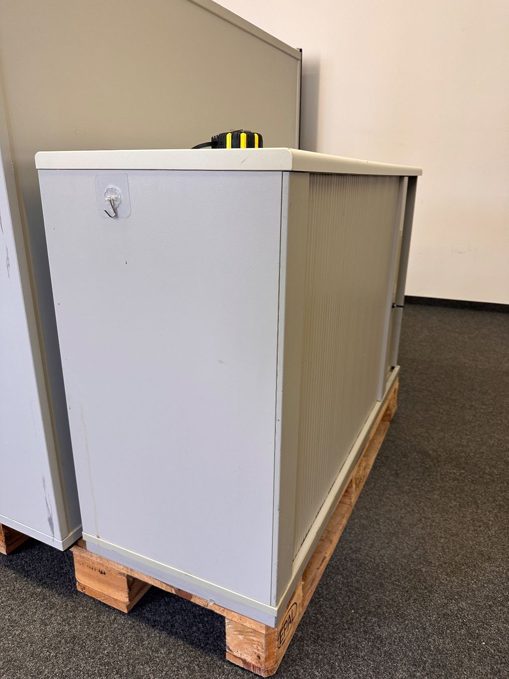Armoires: Rolladenschrank – D'occasion à Winterthur par StiftungSchleife 2