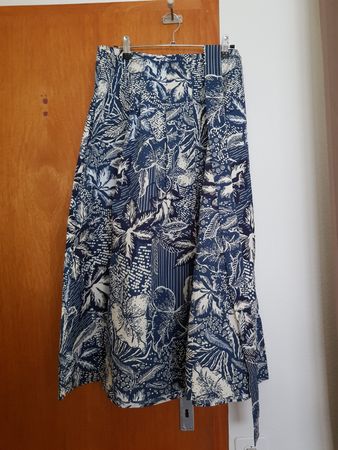 Jupe midi bleue et blanche, Caroll T42