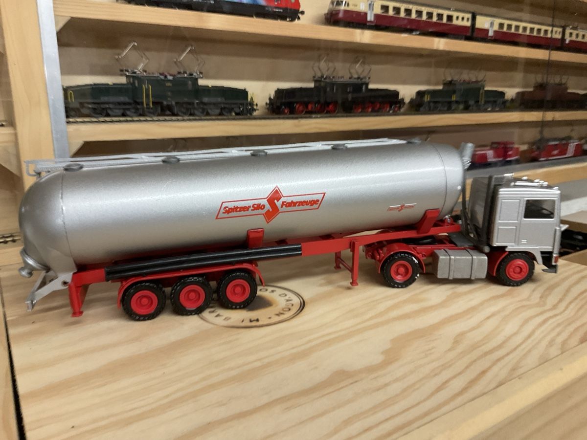 Modellbausätze & Standmodelle: Silo Spritzer – Neu (gemäss Beschreibung) aus Wald ZH von Sbbemilio 4