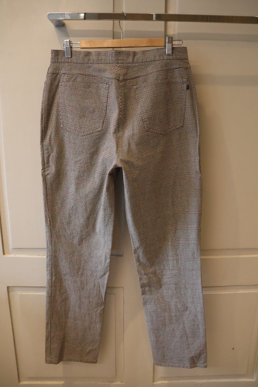 Hosen: Karierte BRAX Magic Hose – Gebraucht aus Winterthur von jul_v9wx