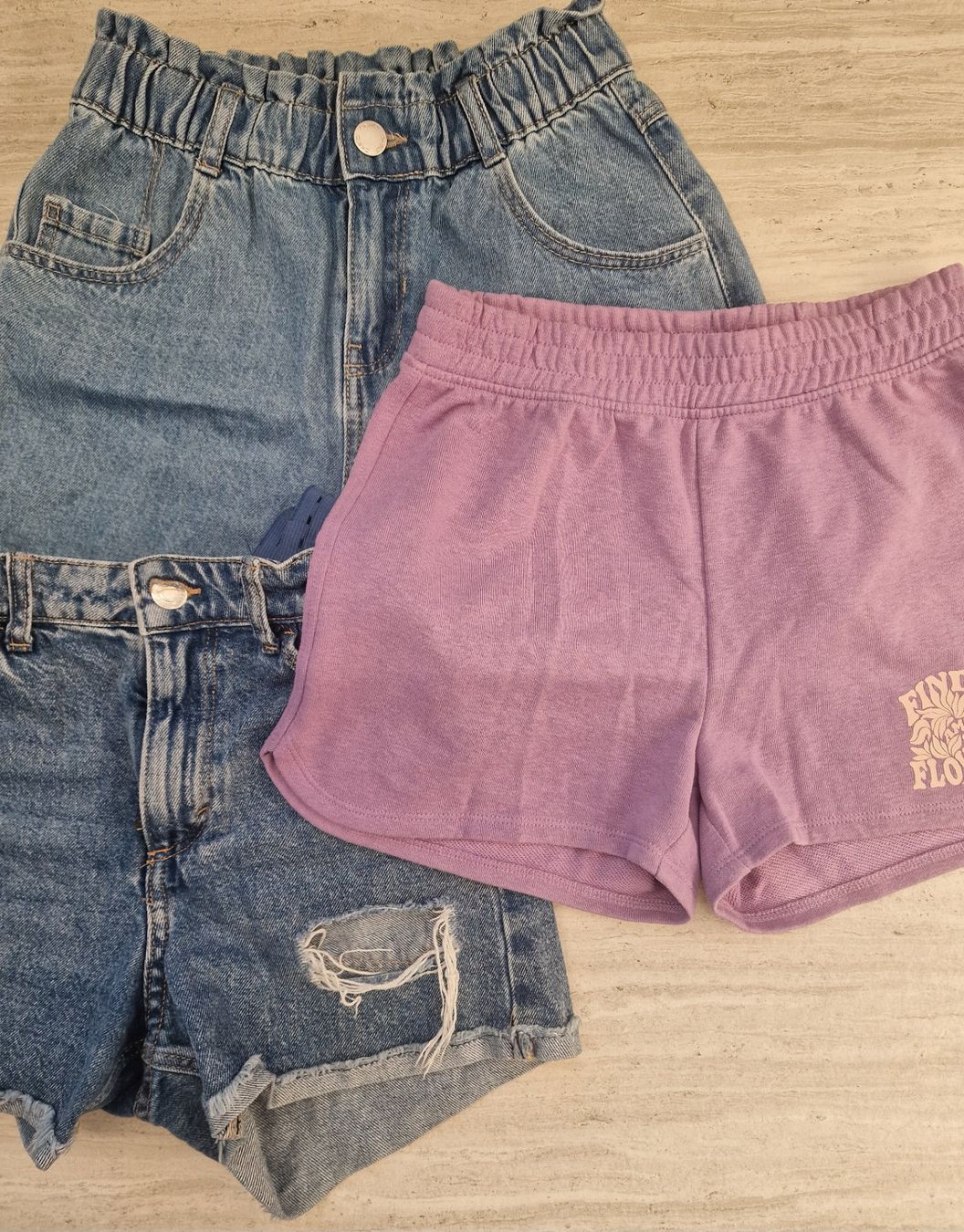Lotti & Set di vestiti: Shorts Gr 140 – Usato da Schindellegi venduto da Bpologe60