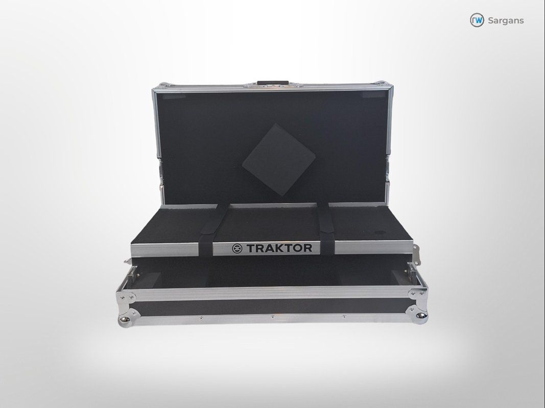 Valigie: TRAKTOR DJ Flightcase S4 ohne Controller – Nuovo (secondo la descrizione) da Sargans venduto da Restwert_Sargans