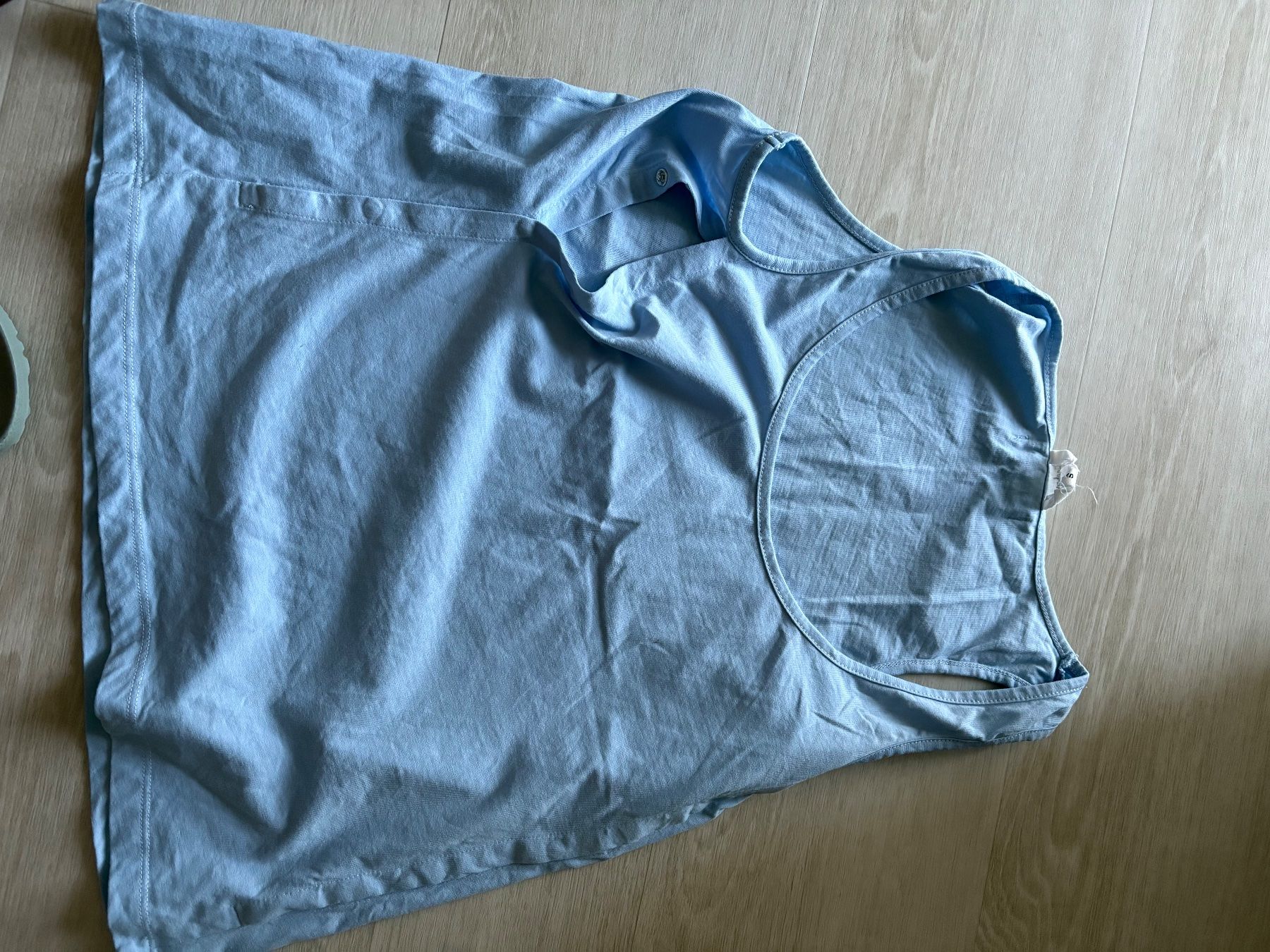 Lots de vêtements: Luftige Shirts mit Stillöffnungen – D'occasion à Ganterschwil par crt_8h66 2