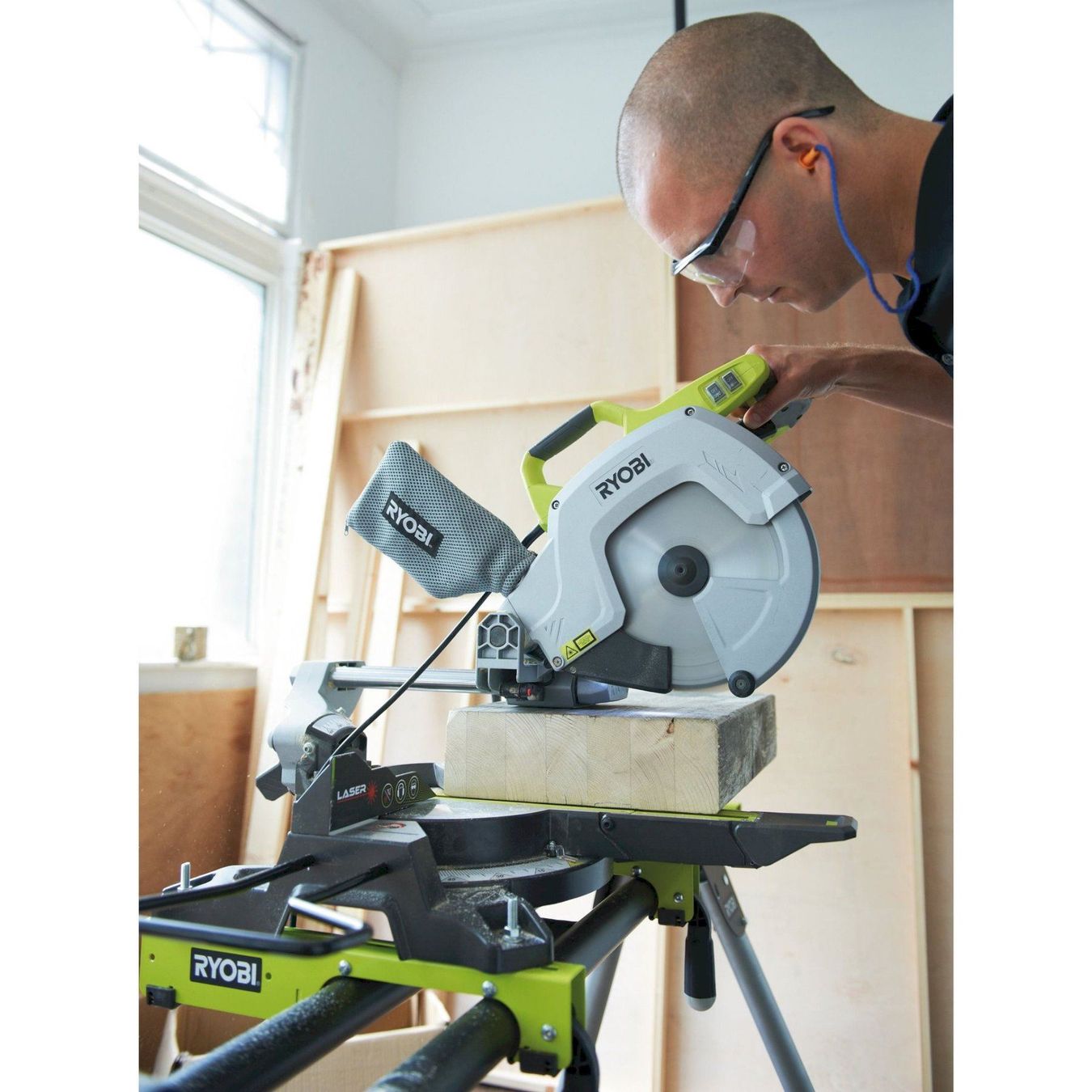 Sägen: Ryobi EMS254L Kapp-Gehrungssäge 2000W – Neu und originalverpackt aus Bottighofen von zaap 2